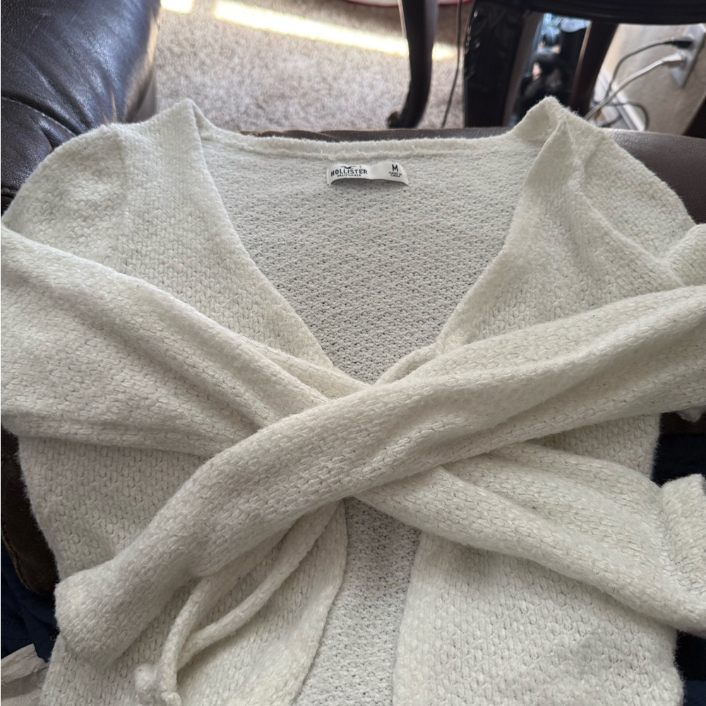 Hollister Cream V-Neck Sweater